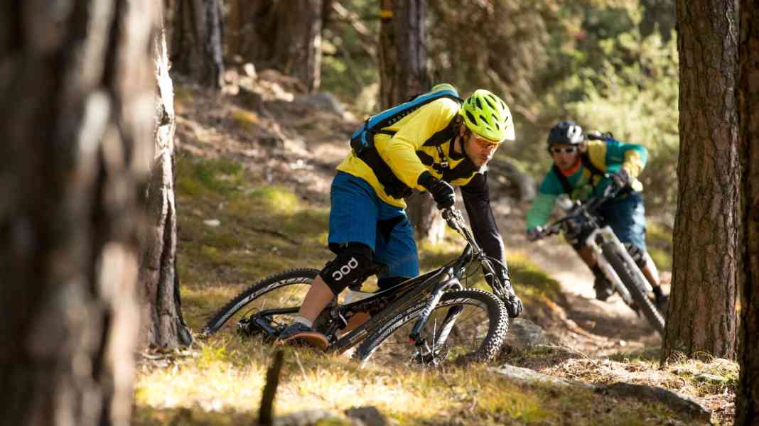 Suspension forks for touring full-suspension bikes in the test
