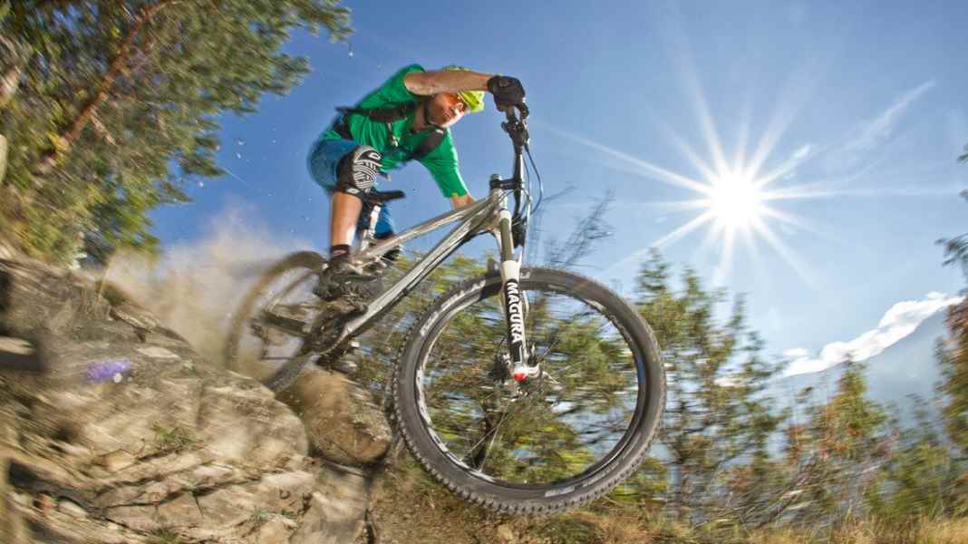 29er race and 26er all-mountain forks in the test