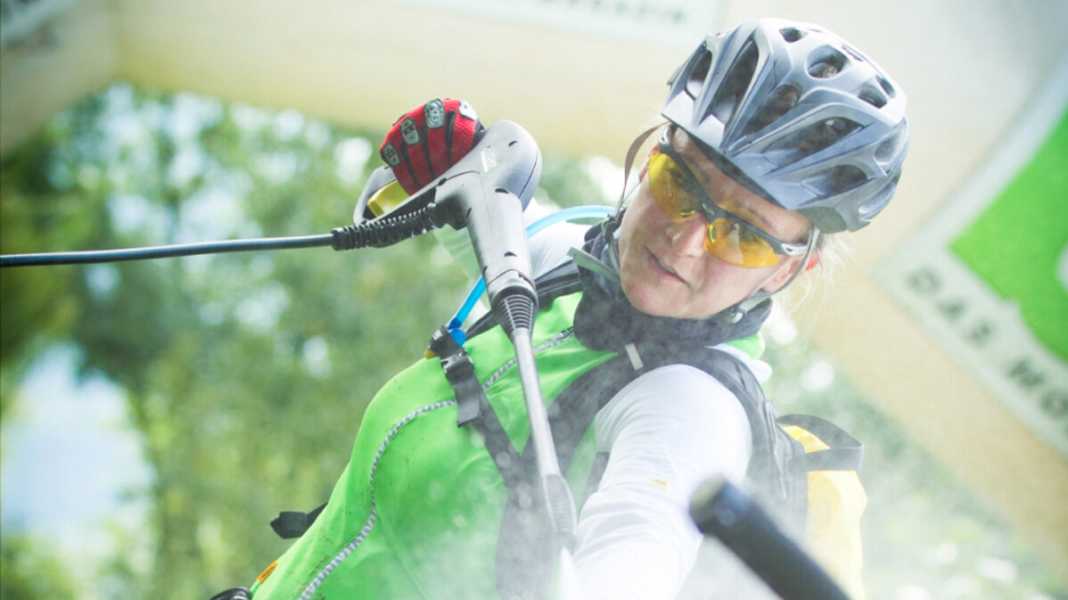 Pressure washer: Which one cleans the bike better?