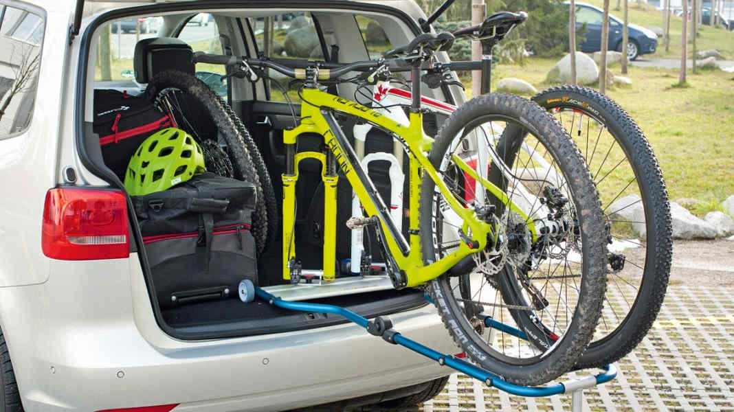 Radtransport im Auto: Fahrradträger für den Kofferraum