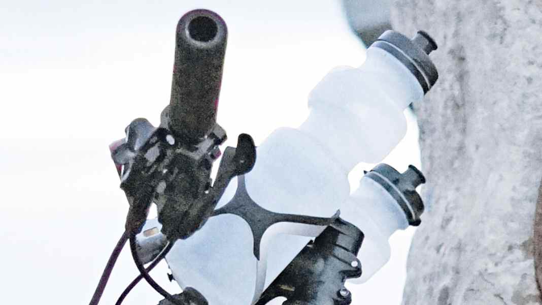 "Additive Bike Spacer One" hält Trinkflaschen am Lenker