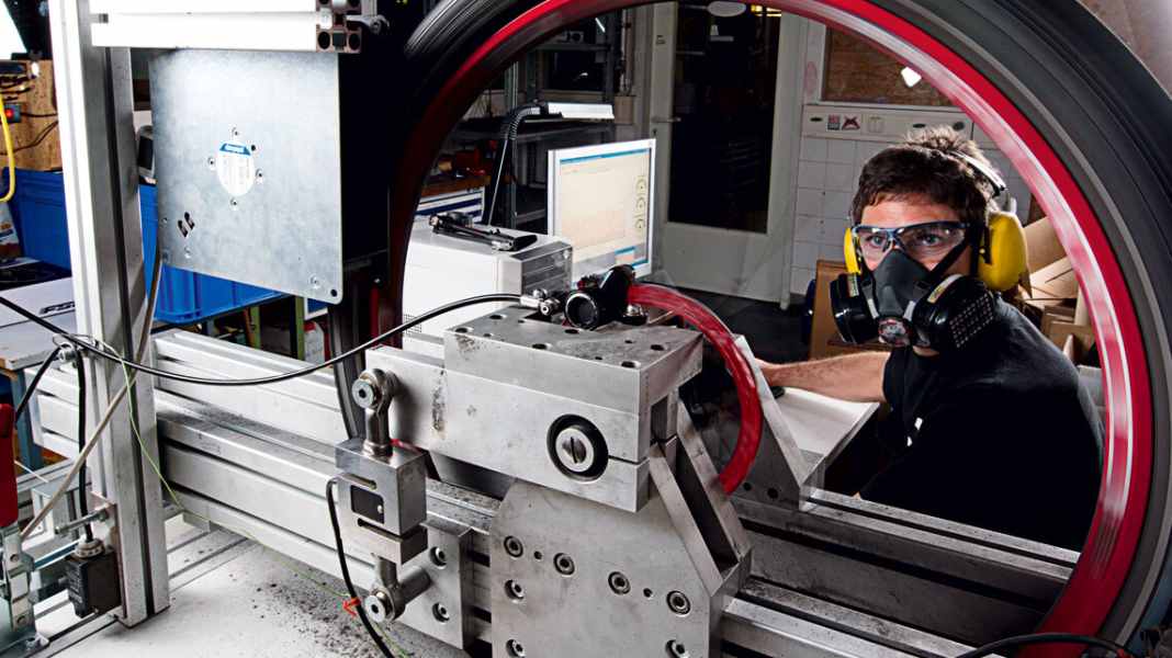 Disc brakes: The BIKE test in the lab and in practice