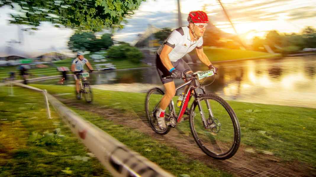 Carbon vs. Alu: Race-Hardtails um 2000 Euro im Test