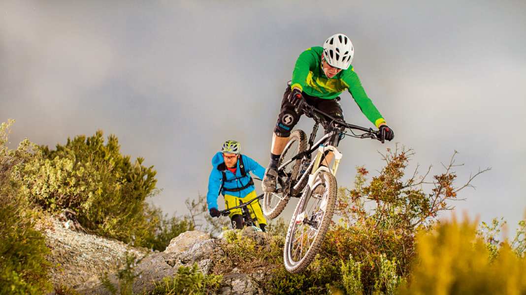 27.5 inch: All mountain and enduro suspension forks in the test