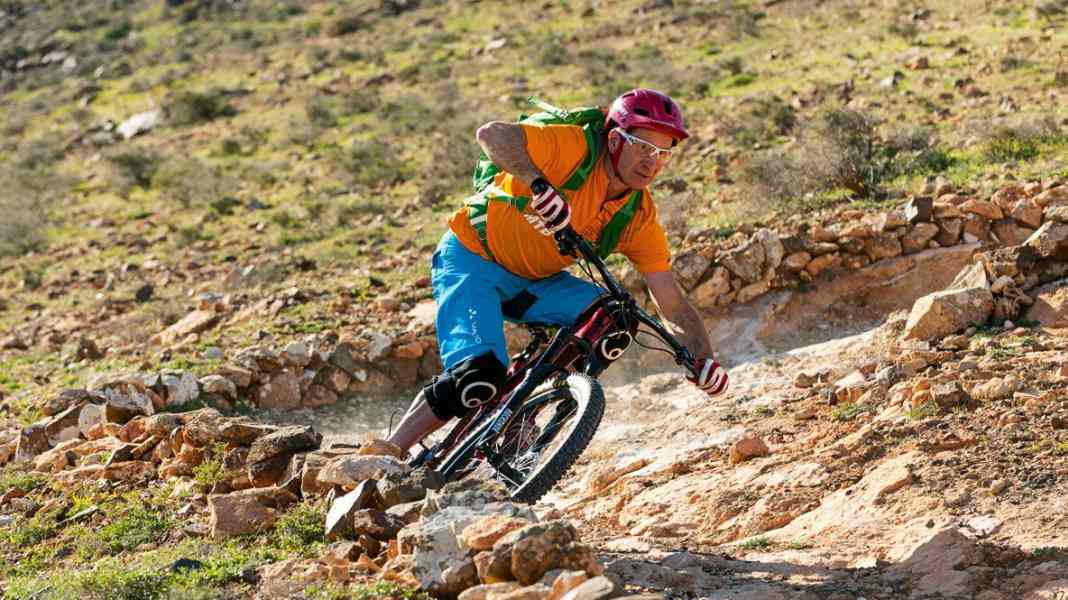 5 Moves, die Sie beim Mountainbiken schneller machen