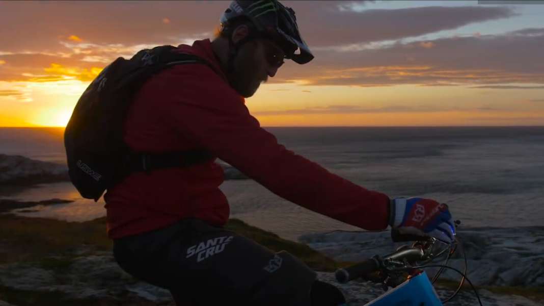 Steve Peat kündigt mit Video „Cheers“ Rücktritt an