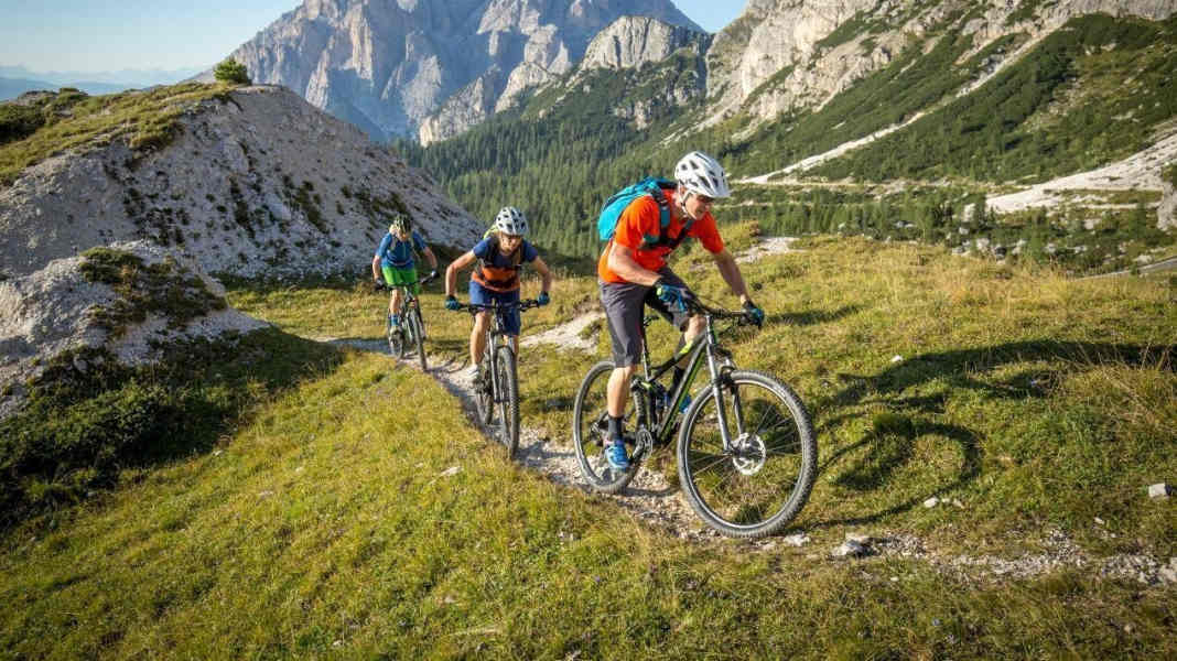5 Touren-Fullys unter 2000 Euro im Test