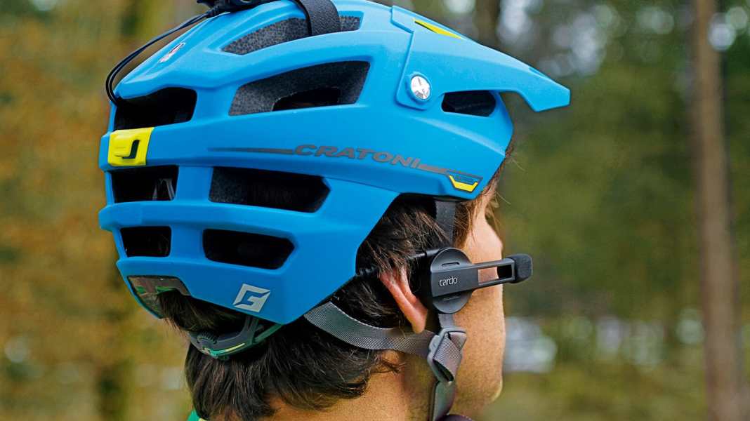 Training with wireless connection: Cardo Headseat on the MTB helmet