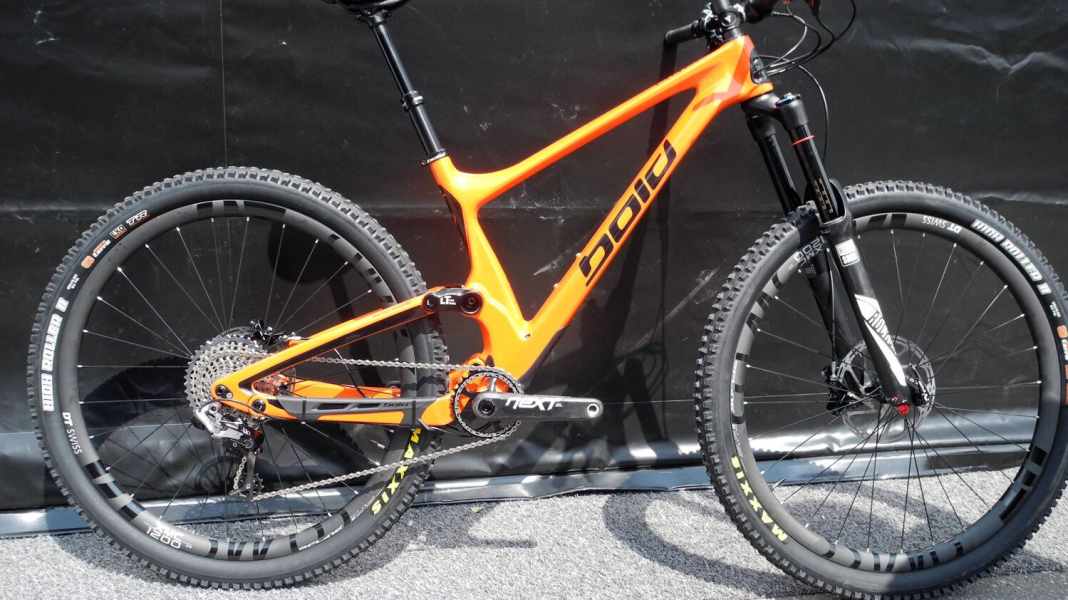Long-Travel-Variante des Bikes mit unsichtbarem Dämpfer