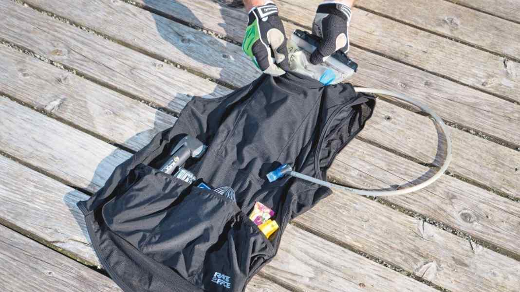 Race Face Stash Tank: vest with storage space