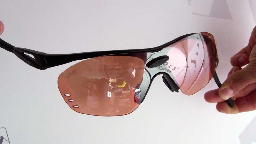Bike athletes get self-tinting lenses from Sziols