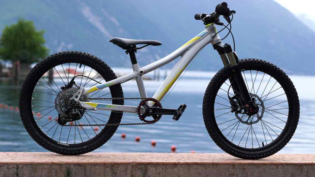 Supurb BO20: Trail-tauglich dank Federgabel