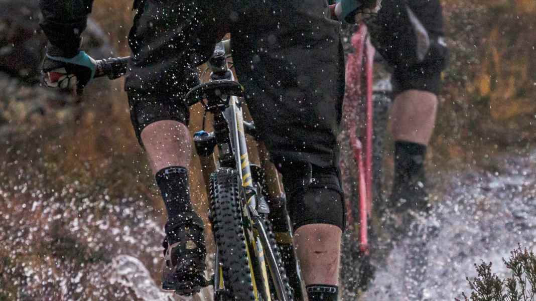 MTB gloves, caps and overshoes put to the test