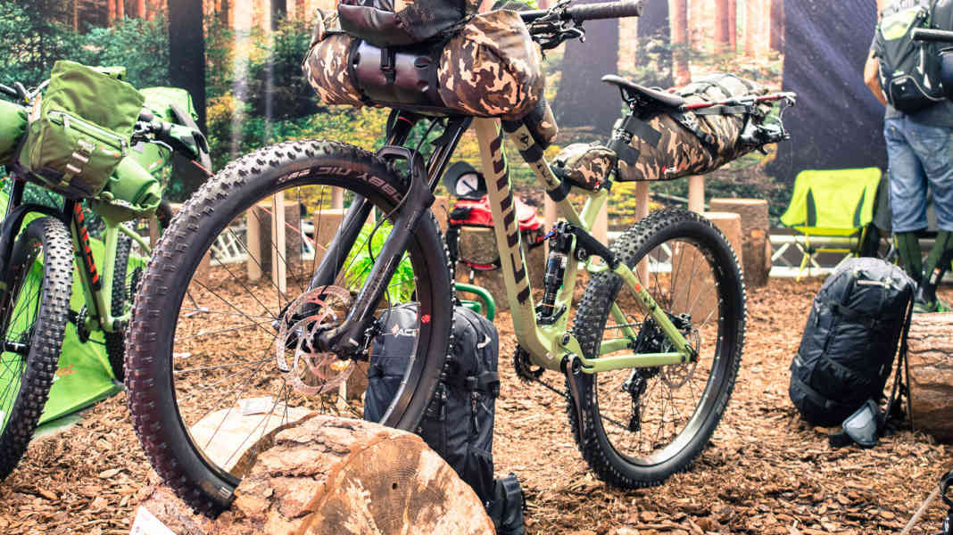 Acepac zeigt Taschensystem für Bike-Packer