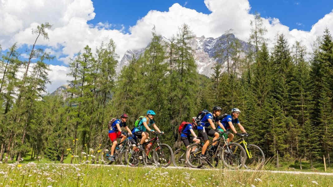 High school - A class travelling over the Alps
