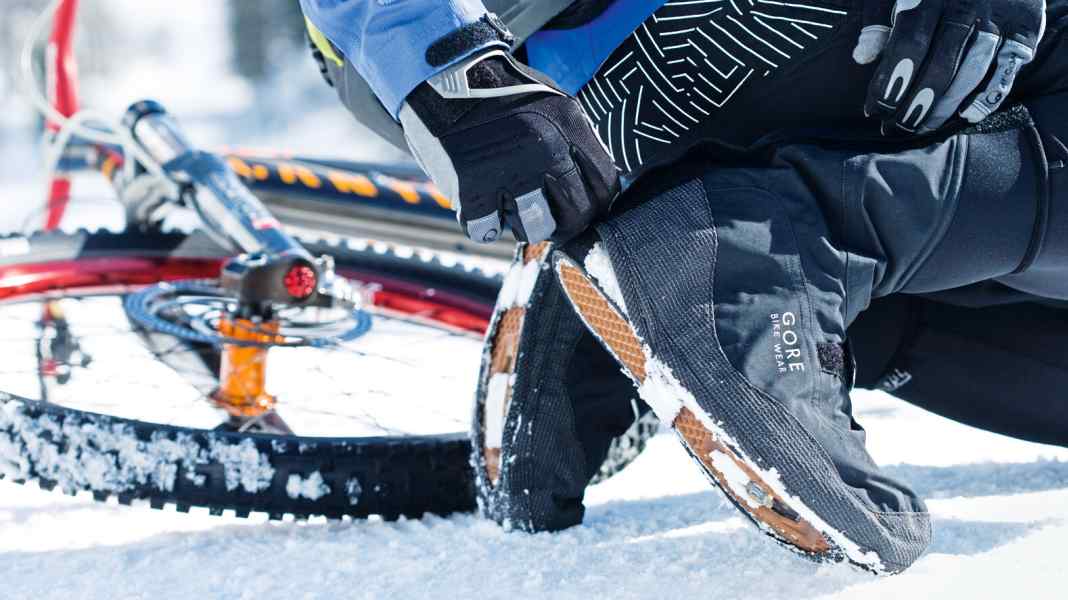 Overshoes for mountain bikers put to the test