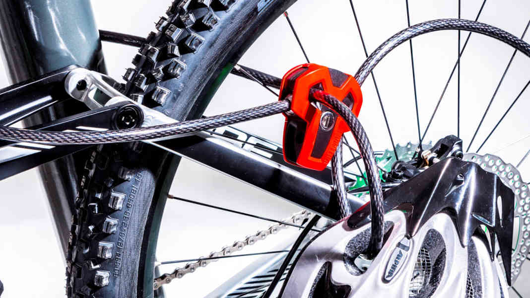 Long cable lock for travelling