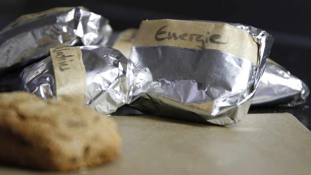 How to take rice cakes and bars with you on tour