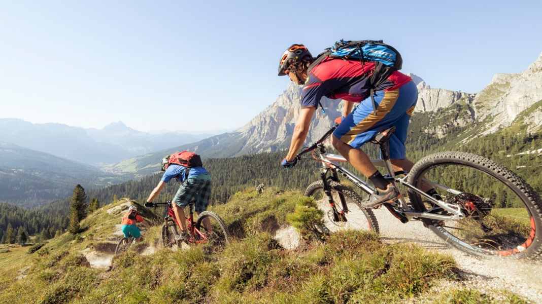 11 all-mountain fullys around 3000 euros in a comparison test