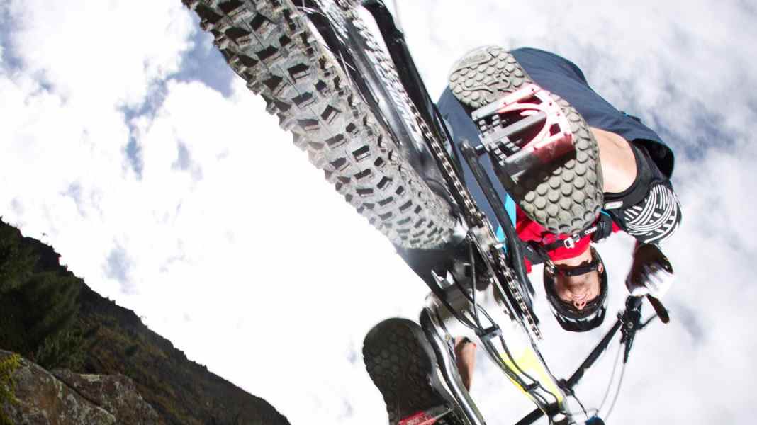 Which is better: clickie or flat pedal?