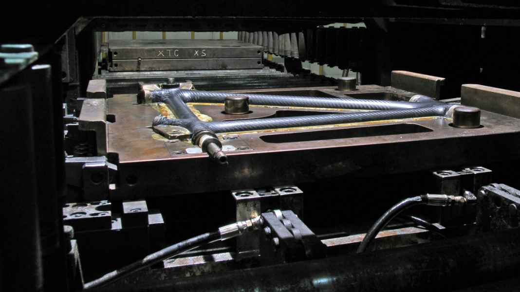 Carbon mountain bike: recognising and repairing damage