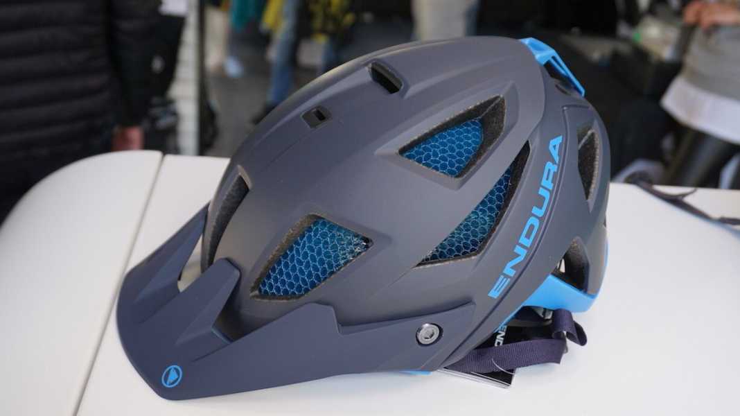 Neuer Helm mit Koroyd-Strohhalm-Technik