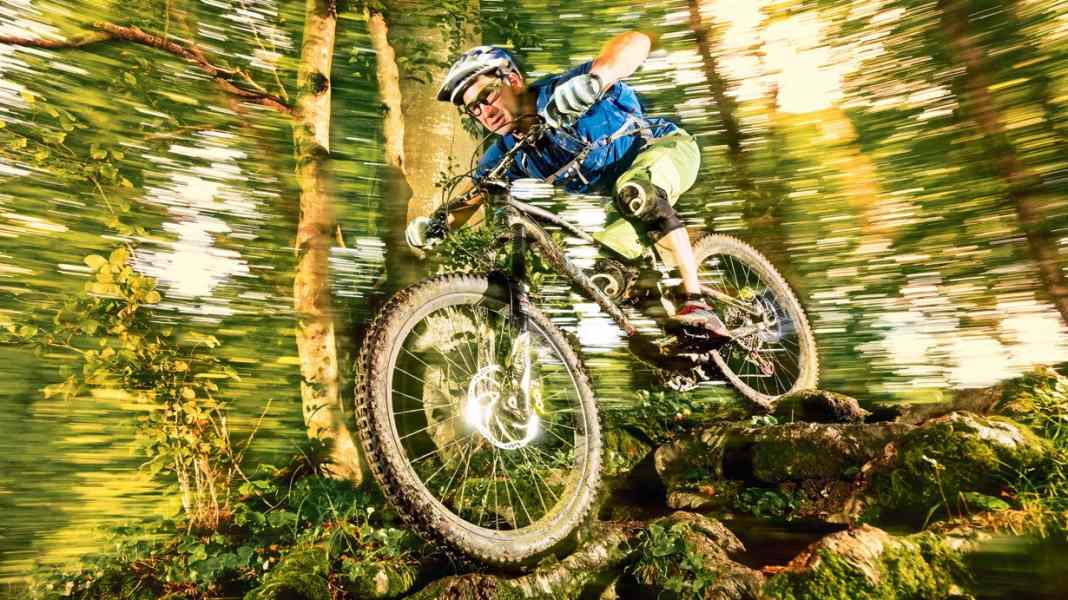 Mit dem Bike sicher über nasse Wege und feuchte Wurzeln
