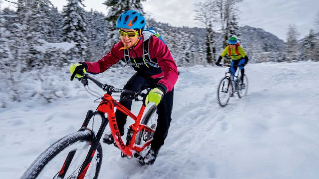 12 winter bike jackets in practical and laboratory tests