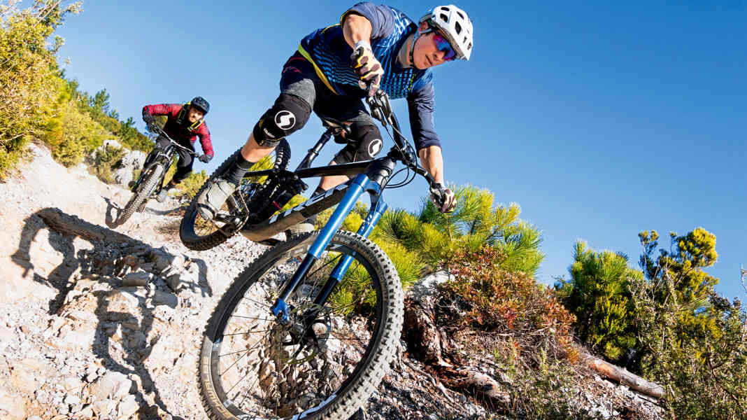 7 Enduro MTB suspension forks in the test
