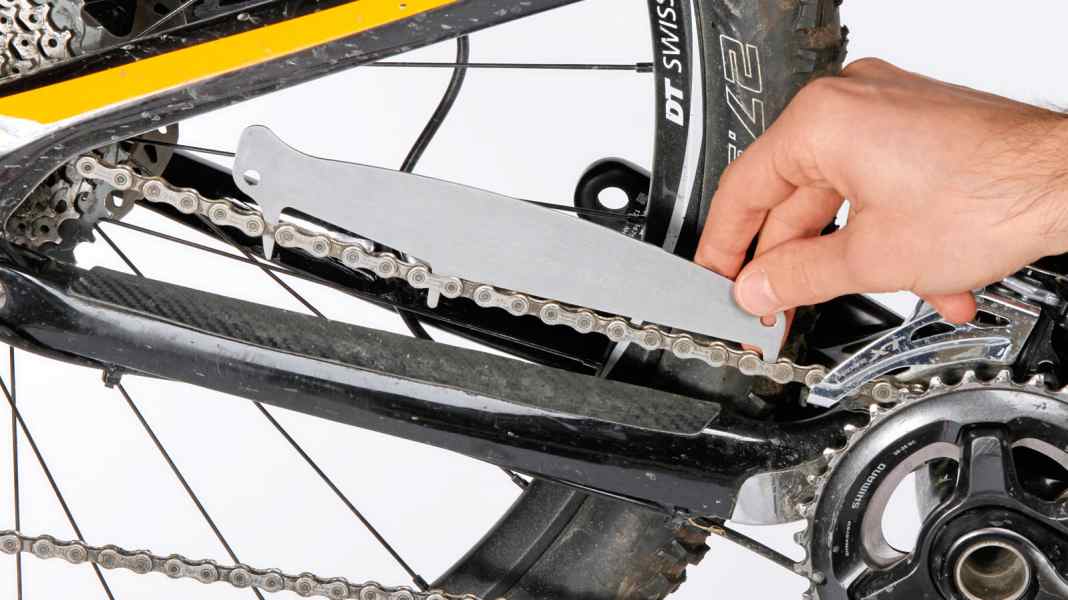 Verschleiß prüfen bei MTB-Ketten