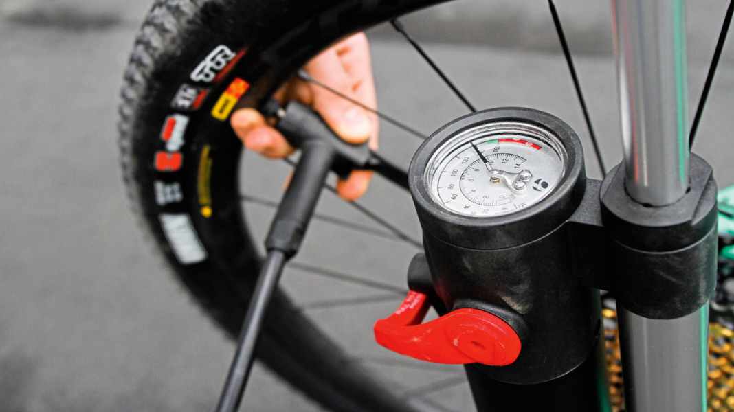 5 Pumpen für Tubeless-Reifen im Test