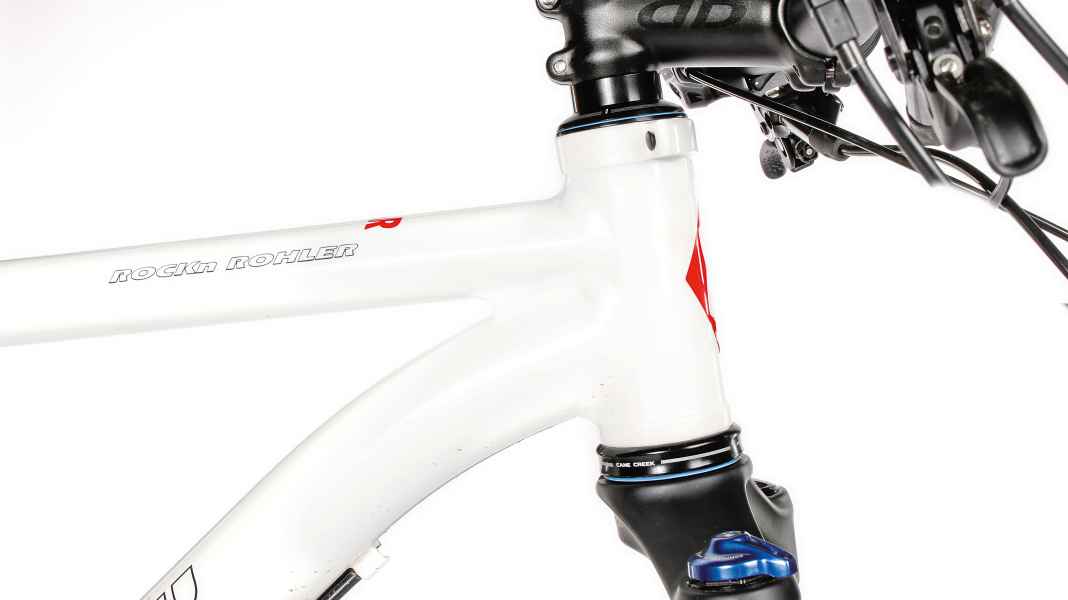 How to eliminate bearing play in the MTB steering system