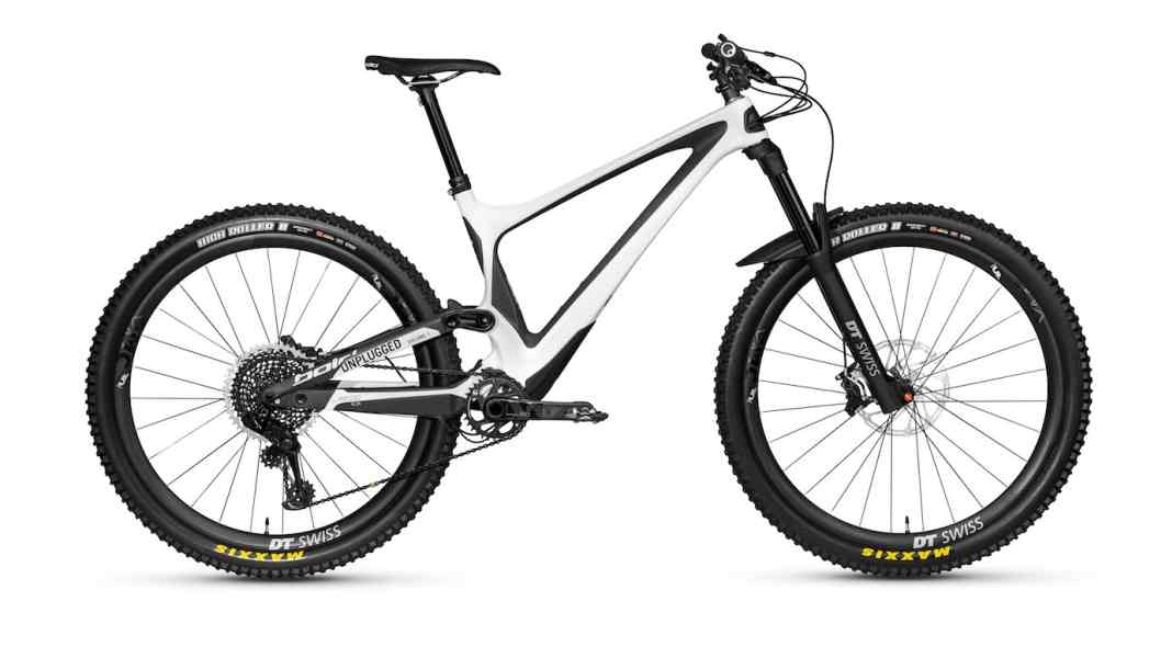 Bold Unplugged: Super Enduro with integrated shock absorber