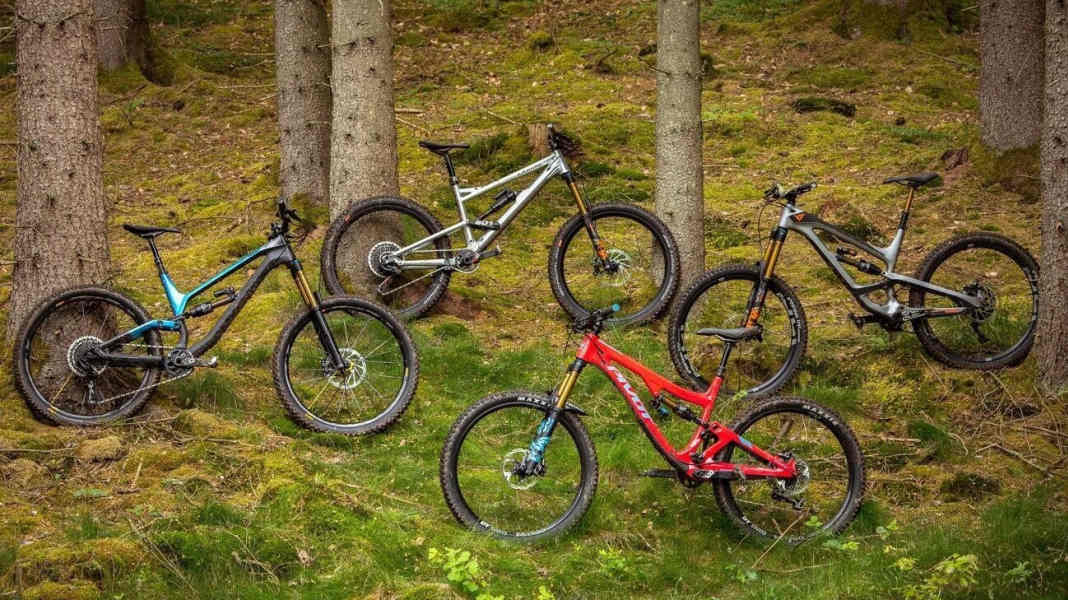 Four longtravel enduro bikes in a comparison test