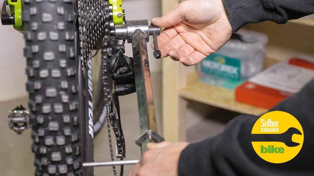 Verbogenes Schaltauge reparieren: So geht's