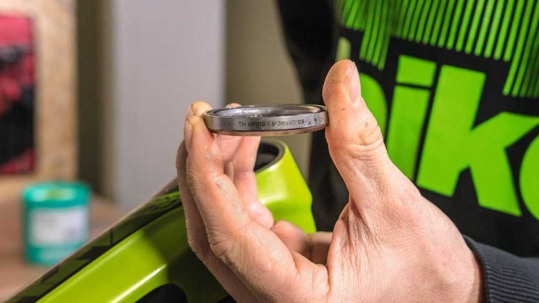 ADVICE: Changing and greasing the headset