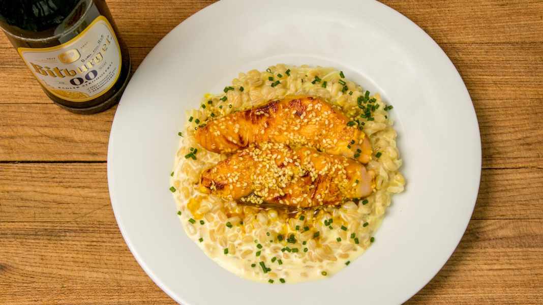 Weizen-Risotto mit Frischkäse und Lachs