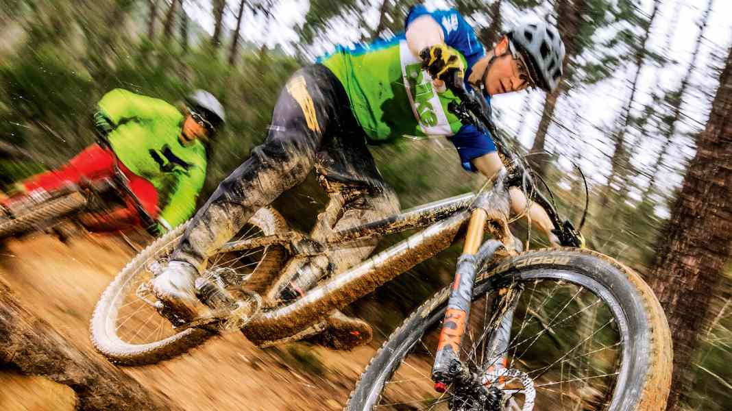 10 Enduro forks with 160 mm in comparison