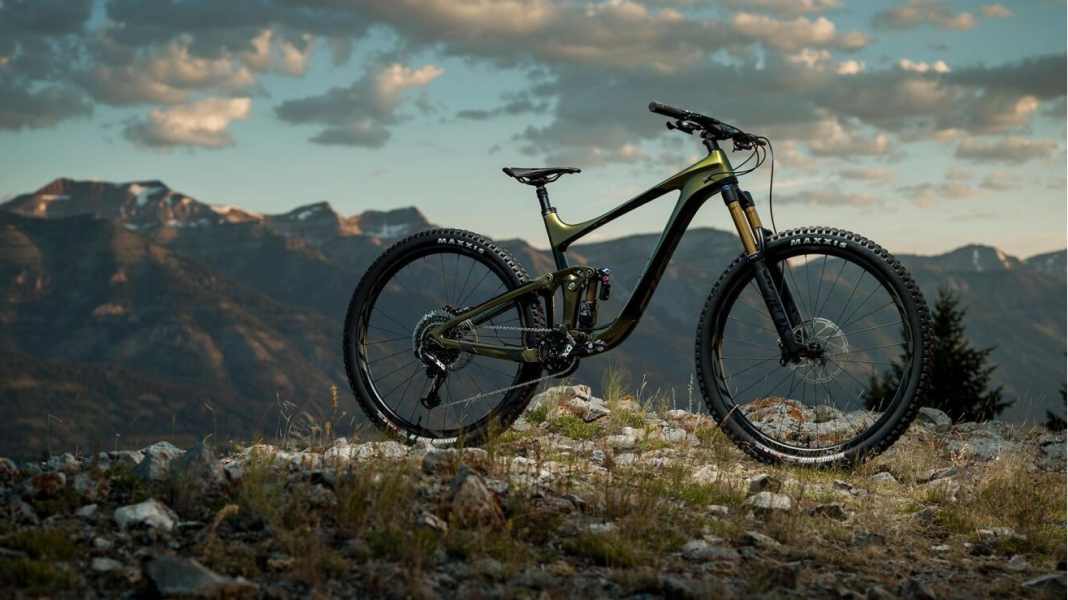 EWS race bike ready for production: Giant Reign 29