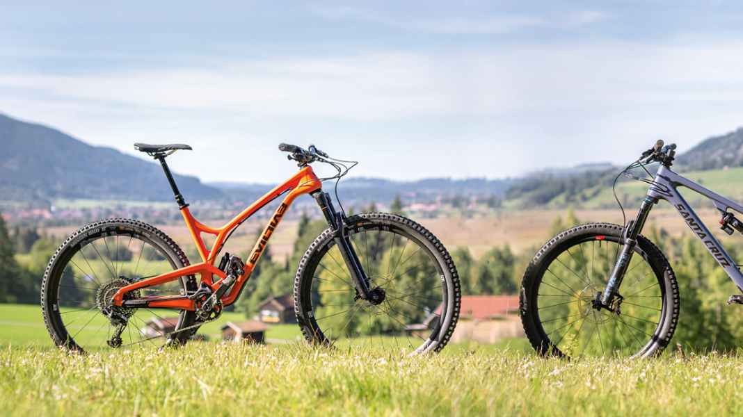 Evil The Following MB against Santa Cruz 5010 CC X01 Res.