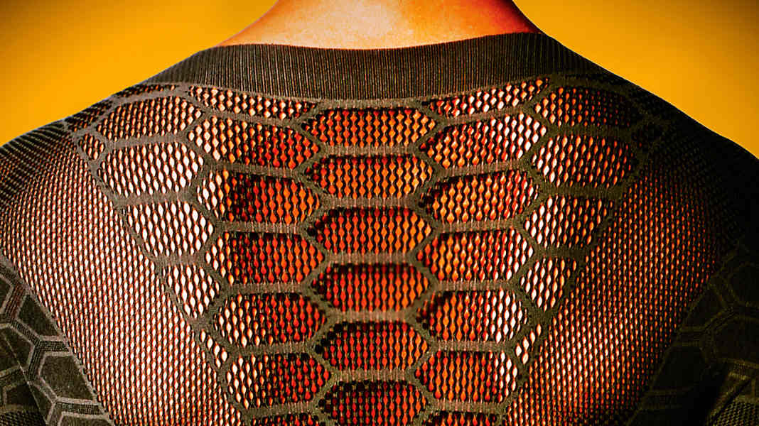 Practical and laboratory test: 8 functional shirts for bikers