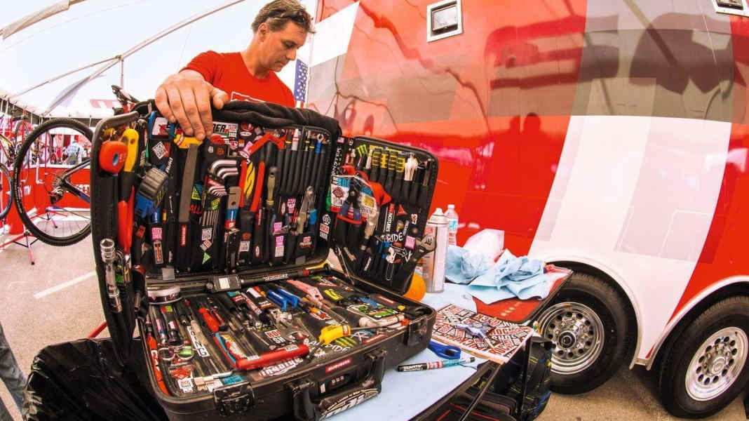 Screwdriver happiness: 8 tool cases at a glance