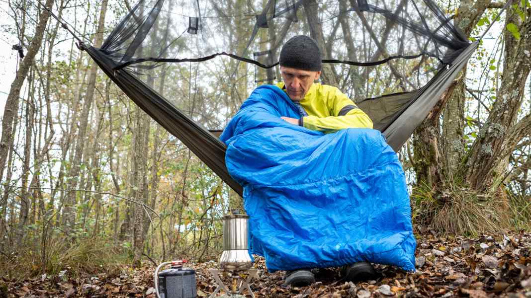 Costs less than 50 euros: Mosquito hammock plus gas cooker