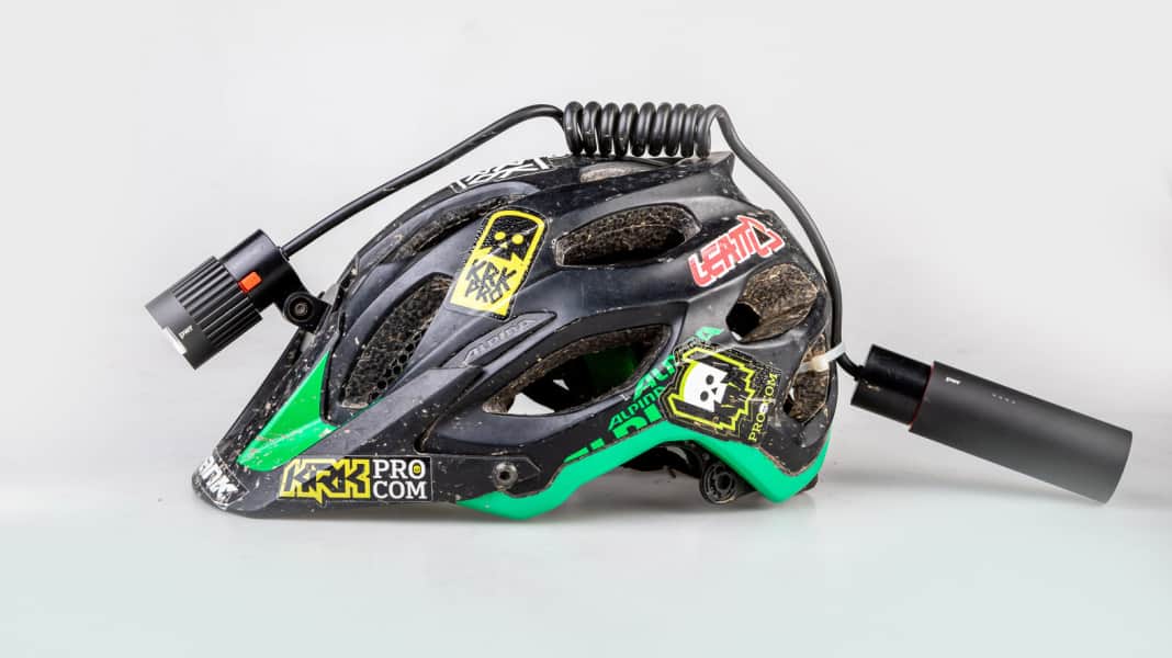 Battery-powered light kit with exciting accessories