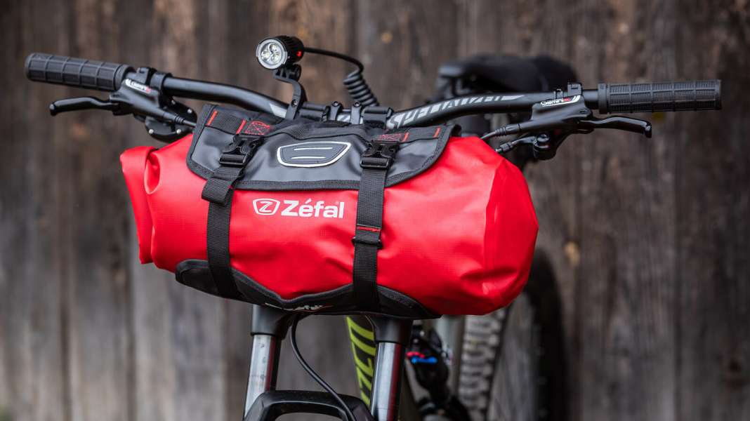 Zéfal handlebar bag with waterproof pannier