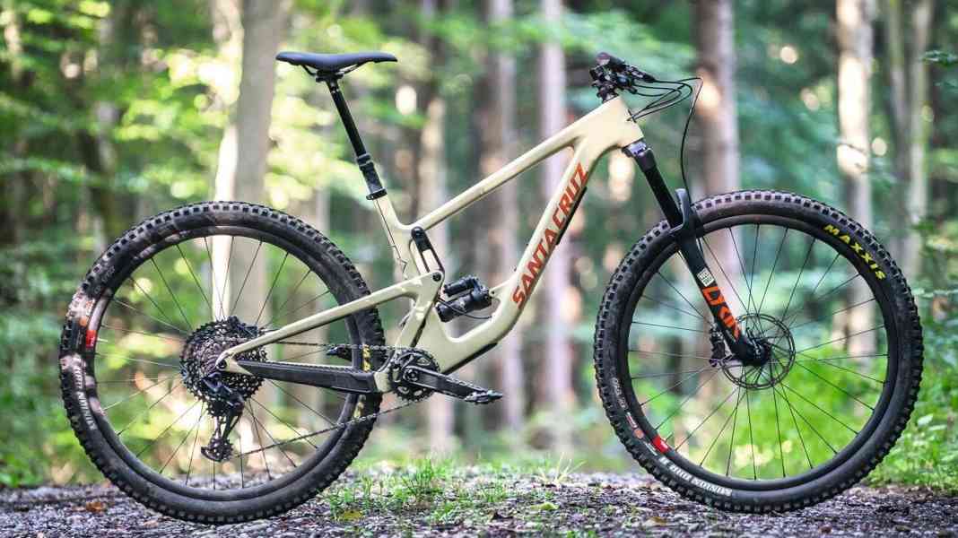 Santa Cruz Hightower S Carbon in the BIKE test