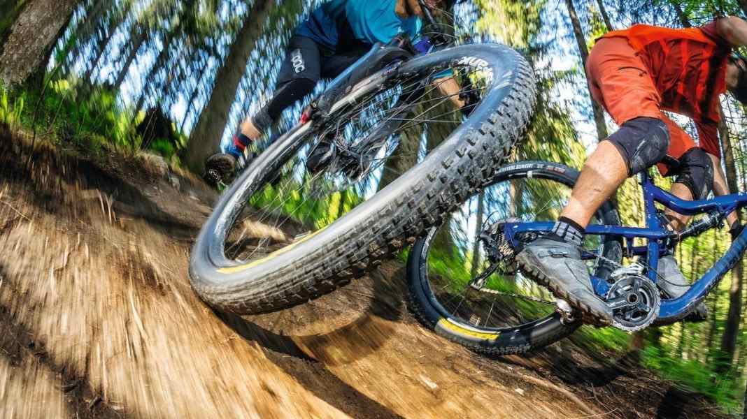 Paar-Beratung: 15 MTB-Reifen-Kombis im großen BIKE-Test