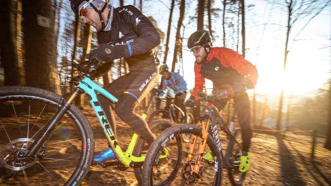 Schlägt Canyon oder Stoll das Trek Supercaliber im Test?