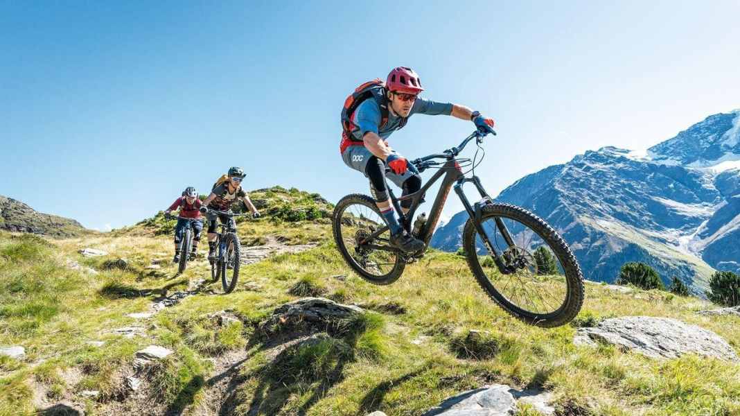 All-rounders: 9 all-mountain bikes in a big comparison