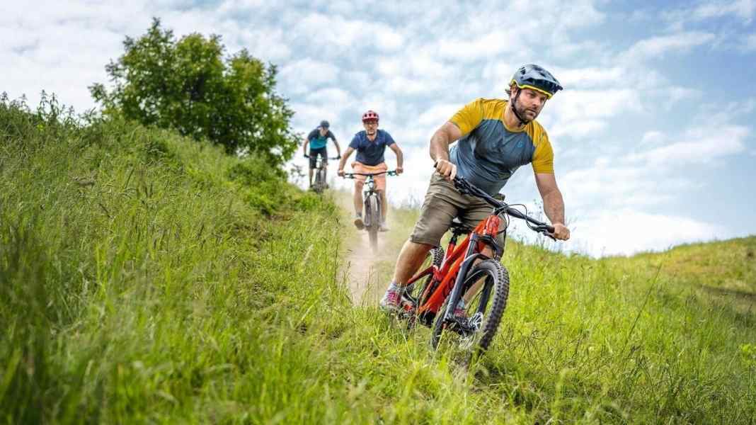 4 Duelle: Einsteiger-Bikes im harten Vergleich